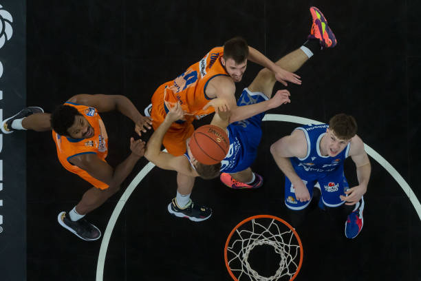 通过诉讼手 通过诉讼手