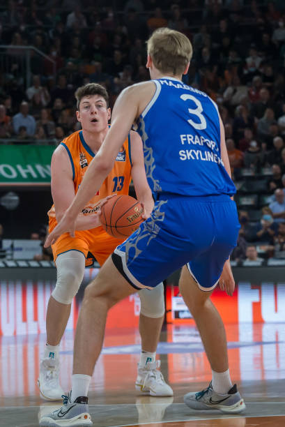 赫在边路的 赫在边路的